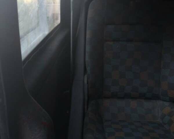 Белый Мерседес Вито, объемом двигателя 2.15 л и пробегом 400 тыс. км за 3200 $, фото 12 на Automoto.ua