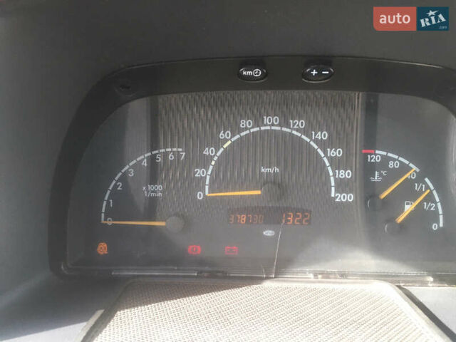 Білий Мерседес Віто, об'ємом двигуна 2.2 л та пробігом 378 тис. км за 4400 $, фото 2 на Automoto.ua