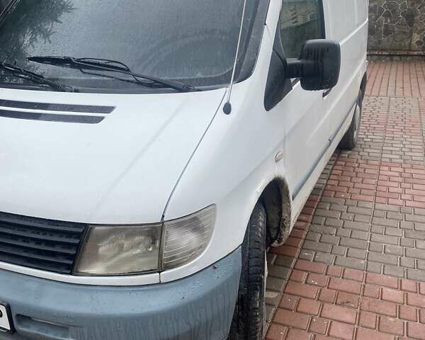 Белый Мерседес Вито, объемом двигателя 0 л и пробегом 300 тыс. км за 3000 $, фото 1 на Automoto.ua