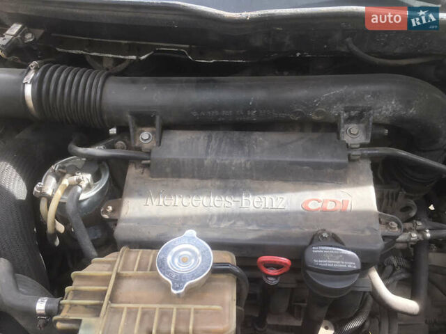 Білий Мерседес Віто, об'ємом двигуна 2.2 л та пробігом 378 тис. км за 4400 $, фото 1 на Automoto.ua