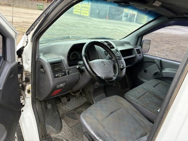 Белый Мерседес Вито, объемом двигателя 2.2 л и пробегом 450 тыс. км за 2200 $, фото 4 на Automoto.ua