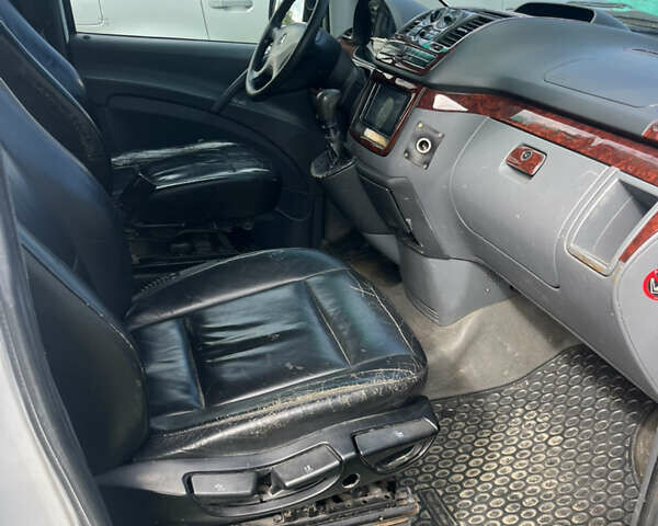 Белый Мерседес Вито, объемом двигателя 2.15 л и пробегом 330 тыс. км за 4300 $, фото 2 на Automoto.ua