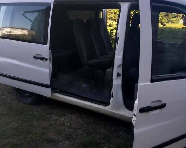 Белый Мерседес Вито, объемом двигателя 2.15 л и пробегом 400 тыс. км за 3200 $, фото 10 на Automoto.ua