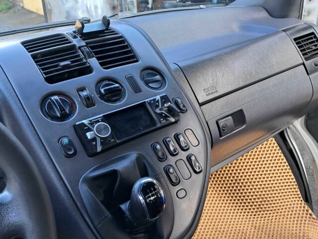 Белый Мерседес Вито, объемом двигателя 2.1 л и пробегом 265 тыс. км за 6400 $, фото 11 на Automoto.ua