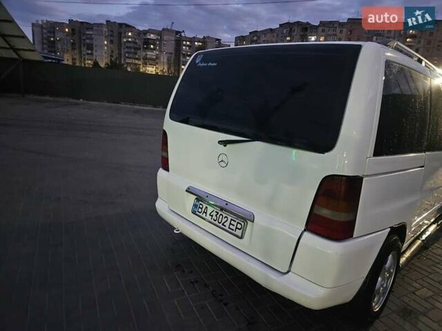Белый Мерседес Вито, объемом двигателя 2.15 л и пробегом 410 тыс. км за 6100 $, фото 1 на Automoto.ua