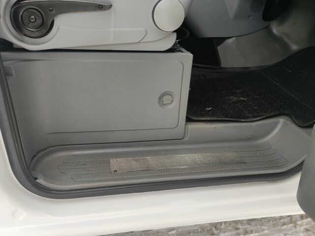 Білий Мерседес Віто, об'ємом двигуна 2.1 л та пробігом 3 тис. км за 7200 $, фото 12 на Automoto.ua