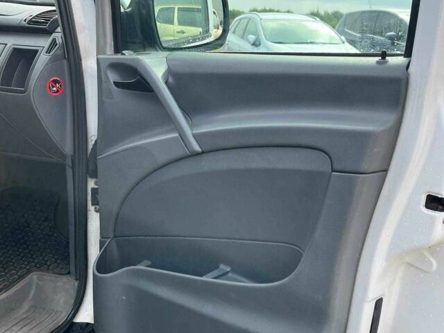 Белый Мерседес Вито, объемом двигателя 2.2 л и пробегом 482 тыс. км за 4590 $, фото 23 на Automoto.ua