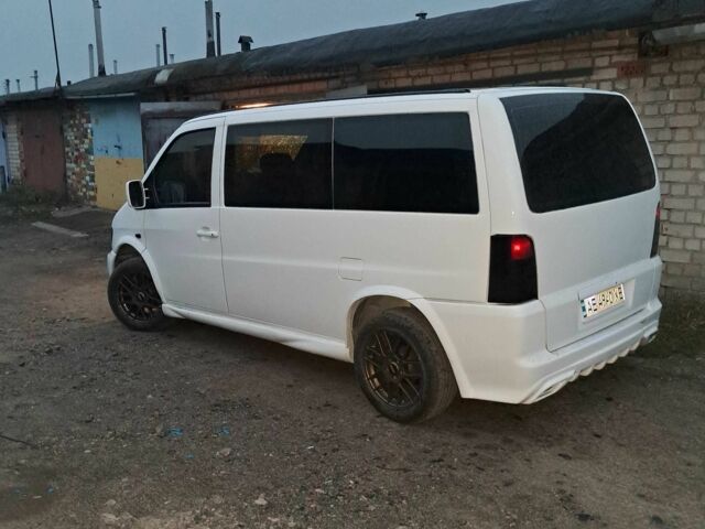 Белый Мерседес Вито, объемом двигателя 2.1 л и пробегом 265 тыс. км за 6400 $, фото 1 на Automoto.ua