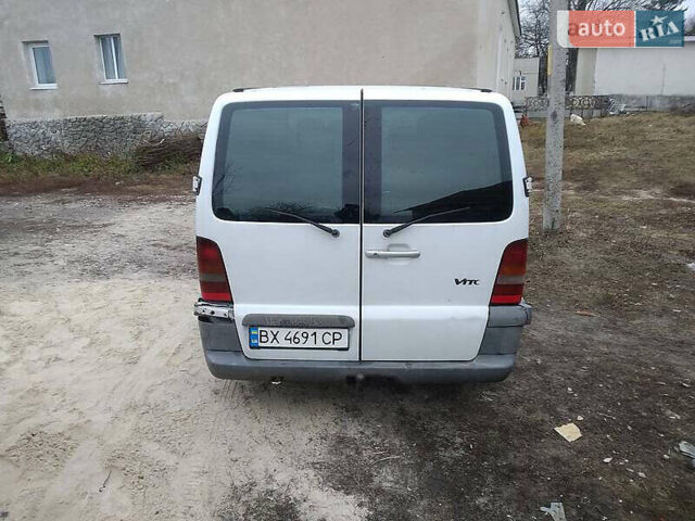 Белый Мерседес Вито, объемом двигателя 2.15 л и пробегом 345 тыс. км за 3900 $, фото 6 на Automoto.ua