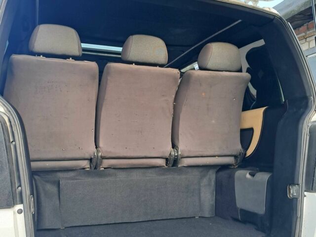 Белый Мерседес Вито, объемом двигателя 2.1 л и пробегом 265 тыс. км за 6400 $, фото 9 на Automoto.ua