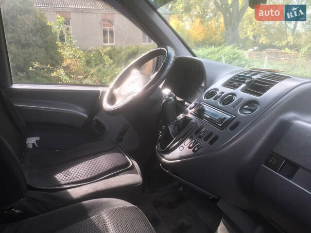 Білий Мерседес Віто, об'ємом двигуна 2.2 л та пробігом 378 тис. км за 4400 $, фото 5 на Automoto.ua