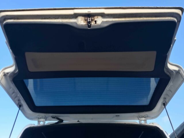 Белый Мерседес Вито, объемом двигателя 2.1 л и пробегом 265 тыс. км за 6400 $, фото 10 на Automoto.ua