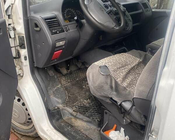 Белый Мерседес Вито, объемом двигателя 0 л и пробегом 300 тыс. км за 3000 $, фото 7 на Automoto.ua