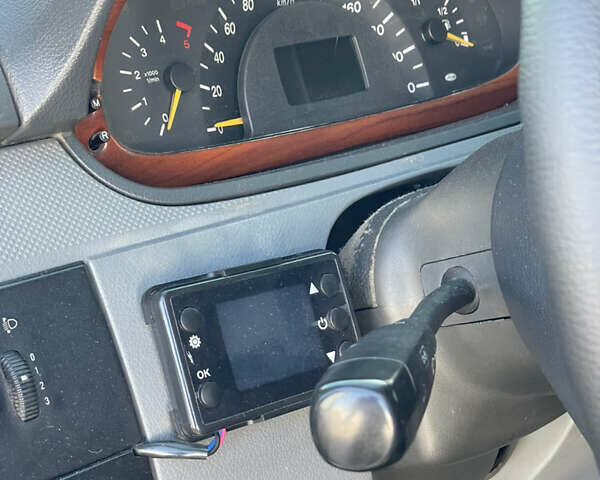 Белый Мерседес Вито, объемом двигателя 2.15 л и пробегом 230 тыс. км за 7500 $, фото 15 на Automoto.ua