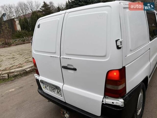 Белый Мерседес Вито, объемом двигателя 2.2 л и пробегом 360 тыс. км за 2999 $, фото 7 на Automoto.ua