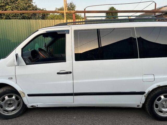 Белый Мерседес Вито, объемом двигателя 2.2 л и пробегом 387 тыс. км за 5500 $, фото 2 на Automoto.ua