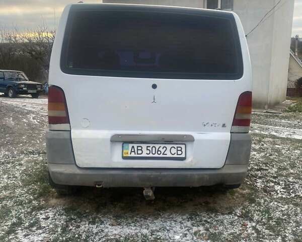 Белый Мерседес Вито, объемом двигателя 2.15 л и пробегом 340 тыс. км за 5300 $, фото 5 на Automoto.ua