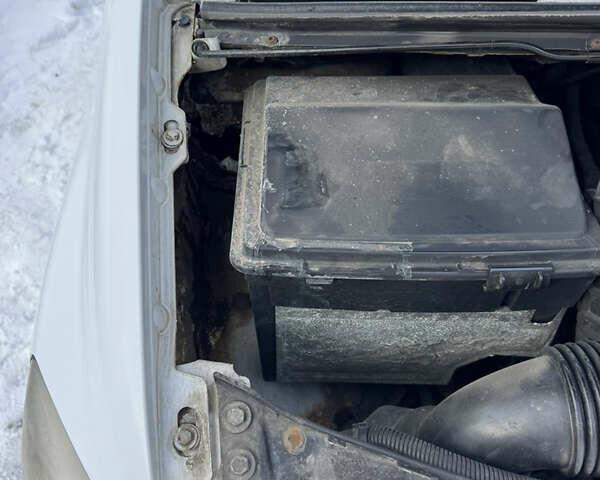 Белый Мерседес Вито, объемом двигателя 2.1 л и пробегом 420 тыс. км за 4200 $, фото 8 на Automoto.ua