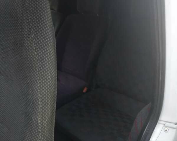 Белый Мерседес Вито, объемом двигателя 2.15 л и пробегом 400 тыс. км за 3200 $, фото 9 на Automoto.ua