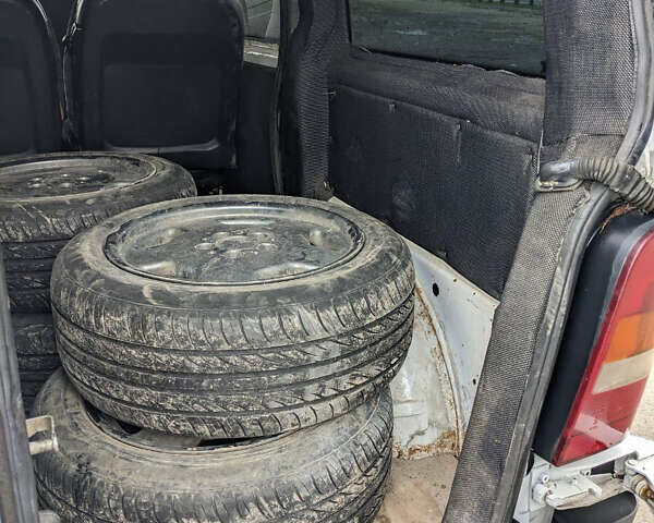 Белый Мерседес Вито, объемом двигателя 2.2 л и пробегом 520 тыс. км за 5500 $, фото 7 на Automoto.ua