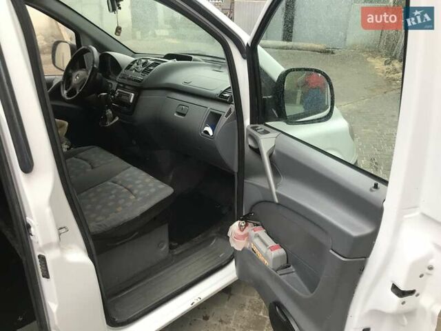 Белый Мерседес Вито, объемом двигателя 2.2 л и пробегом 340 тыс. км за 7500 $, фото 7 на Automoto.ua