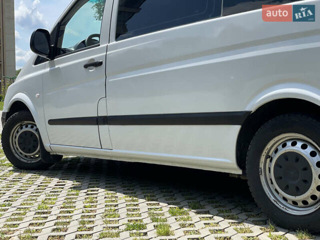 Белый Мерседес Вито, объемом двигателя 2.15 л и пробегом 440 тыс. км за 7200 $, фото 2 на Automoto.ua