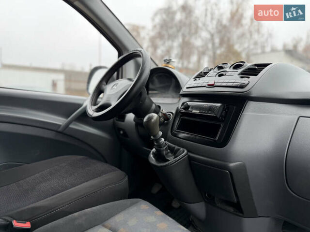 Белый Мерседес Вито, объемом двигателя 2.15 л и пробегом 350 тыс. км за 4700 $, фото 40 на Automoto.ua