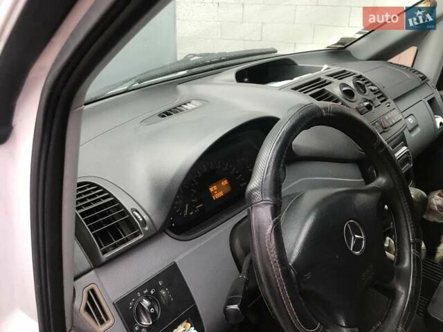 Белый Мерседес Вито, объемом двигателя 2.2 л и пробегом 340 тыс. км за 7500 $, фото 6 на Automoto.ua