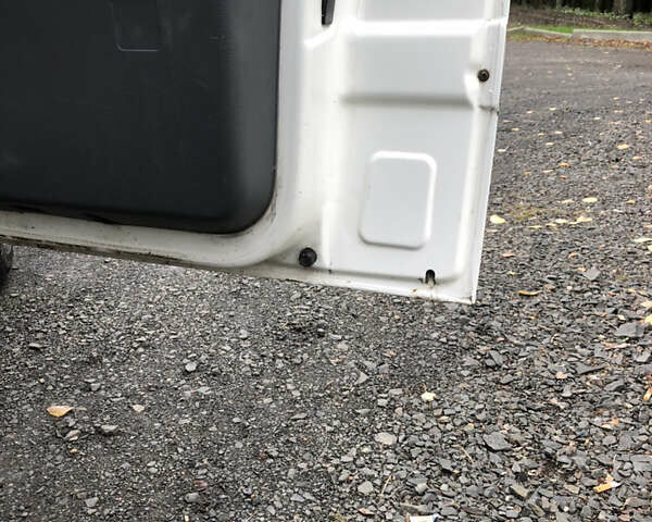 Белый Мерседес Вито, объемом двигателя 2.15 л и пробегом 295 тыс. км за 5500 $, фото 10 на Automoto.ua