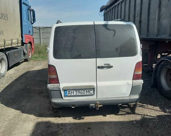 Белый Мерседес Вито, объемом двигателя 2.15 л и пробегом 416 тыс. км за 5100 $, фото 3 на Automoto.ua