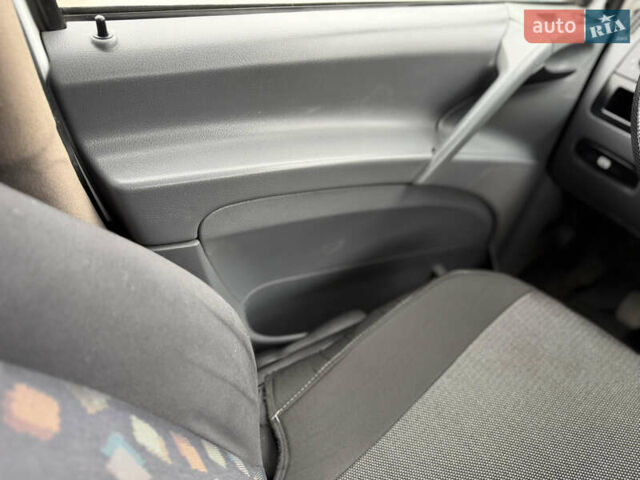 Білий Мерседес Віто, об'ємом двигуна 2.15 л та пробігом 350 тис. км за 4900 $, фото 48 на Automoto.ua