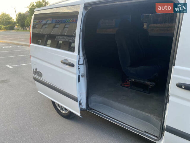 Белый Мерседес Вито, объемом двигателя 2.15 л и пробегом 155 тыс. км за 9500 $, фото 11 на Automoto.ua