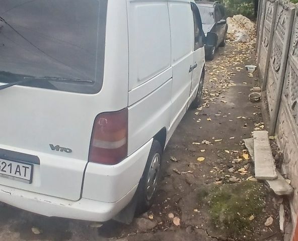 Мерседес Вито 2004 в Кривом Роге на Automoto.ua Белый Мерседес Вито, объемом двигателя 2.2 л и пробегом 360 тыс. км за 2700 $, фото 3 на Automoto.ua
