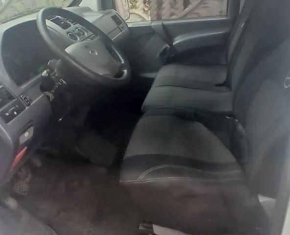 Мерседес Вито 2004 в Кривом Роге на Automoto.ua Белый Мерседес Вито, объемом двигателя 2.2 л и пробегом 360 тыс. км за 2700 $, фото 5 на Automoto.ua