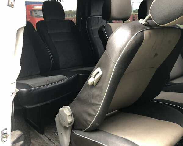 Белый Мерседес Вито, объемом двигателя 2.15 л и пробегом 228 тыс. км за 5350 $, фото 10 на Automoto.ua