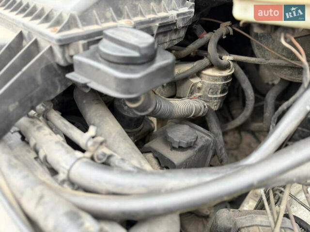 Белый Мерседес Вито, объемом двигателя 2.15 л и пробегом 350 тыс. км за 5400 $, фото 31 на Automoto.ua