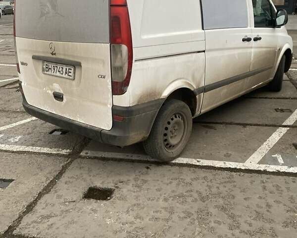 Белый Мерседес Вито, объемом двигателя 2.2 л и пробегом 350 тыс. км за 7300 $, фото 3 на Automoto.ua