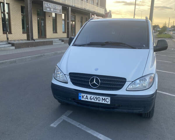 Белый Мерседес Вито, объемом двигателя 2.15 л и пробегом 155 тыс. км за 9500 $, фото 2 на Automoto.ua