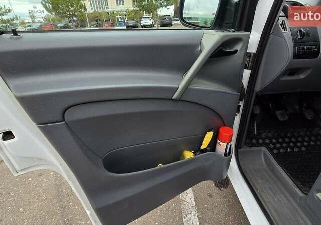 Білий Мерседес Віто, об'ємом двигуна 2.15 л та пробігом 309 тис. км за 7499 $, фото 27 на Automoto.ua