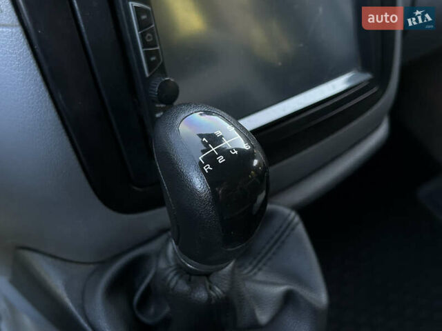 Белый Мерседес Вито, объемом двигателя 2.15 л и пробегом 372 тыс. км за 7999 $, фото 13 на Automoto.ua