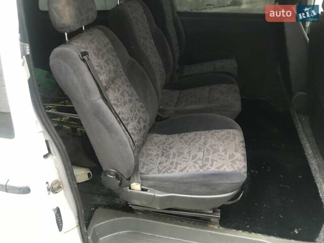 Белый Мерседес Вито, объемом двигателя 2.2 л и пробегом 340 тыс. км за 7500 $, фото 8 на Automoto.ua