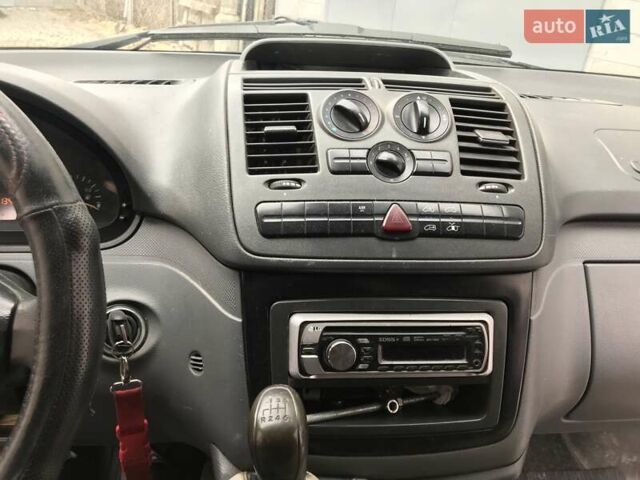 Белый Мерседес Вито, объемом двигателя 2.2 л и пробегом 340 тыс. км за 7500 $, фото 9 на Automoto.ua