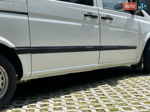 Белый Мерседес Вито, объемом двигателя 2.15 л и пробегом 440 тыс. км за 7200 $, фото 3 на Automoto.ua