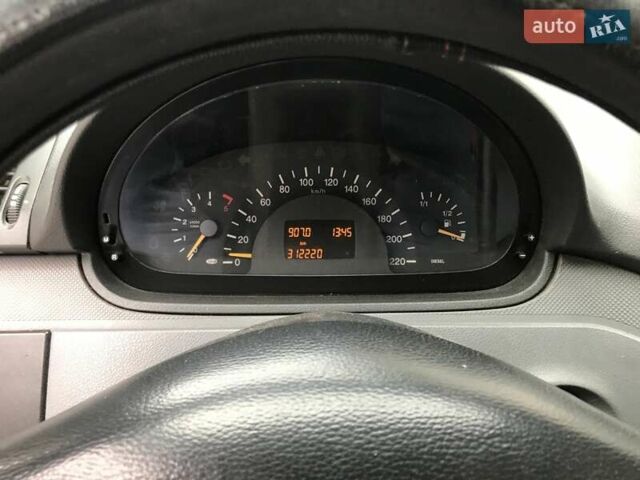 Белый Мерседес Вито, объемом двигателя 2.2 л и пробегом 340 тыс. км за 7500 $, фото 10 на Automoto.ua