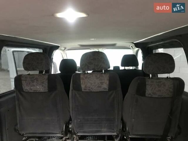 Белый Мерседес Вито, объемом двигателя 2.2 л и пробегом 340 тыс. км за 7500 $, фото 4 на Automoto.ua