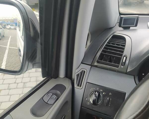 Белый Мерседес Вито, объемом двигателя 2.15 л и пробегом 360 тыс. км за 6500 $, фото 15 на Automoto.ua