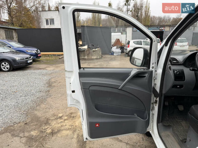 Білий Мерседес Віто, об'ємом двигуна 2.15 л та пробігом 350 тис. км за 4900 $, фото 57 на Automoto.ua