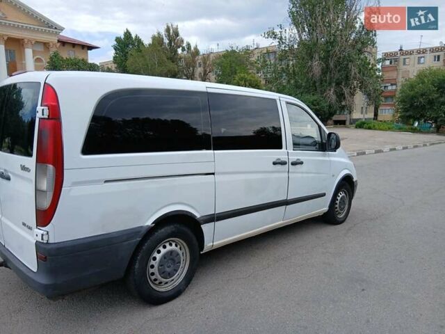 Белый Мерседес Вито, объемом двигателя 2.15 л и пробегом 308 тыс. км за 6000 $, фото 2 на Automoto.ua