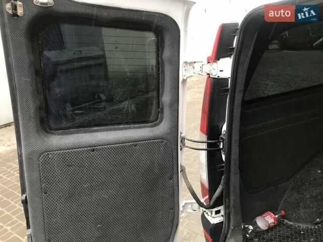 Белый Мерседес Вито, объемом двигателя 2.2 л и пробегом 340 тыс. км за 7500 $, фото 5 на Automoto.ua