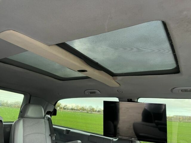 Белый Мерседес Вито, объемом двигателя 2 л и пробегом 397 тыс. км за 2040 $, фото 7 на Automoto.ua